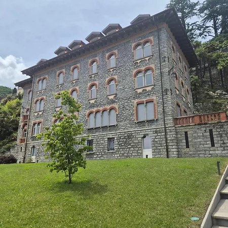 Lavinia - * Μενάτζιο